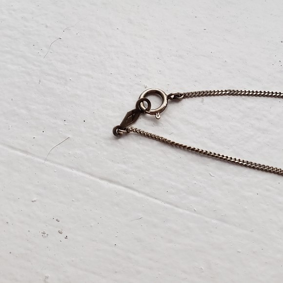 Sterling silver banana leaf necklace with gemstone - Picture 4 of 4